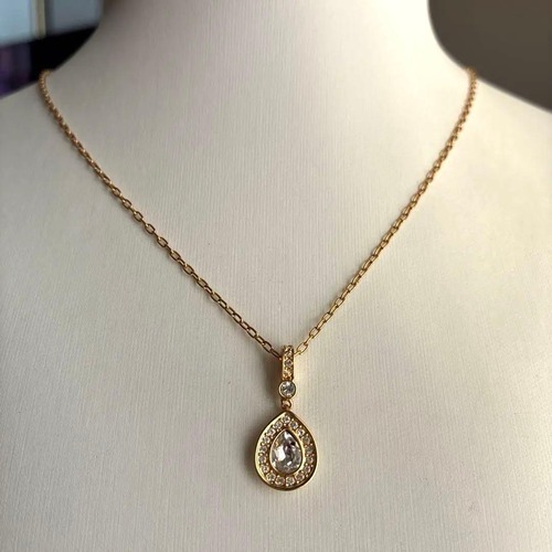 SWAROVSKIゴールド ネックレス #970