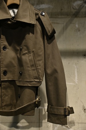 【26AW | MEN】Feng Chen Wang フェンチェンワン / ジャケット / DECONSTRUCTED SHORT TRENCH COAT  FUF22JK26