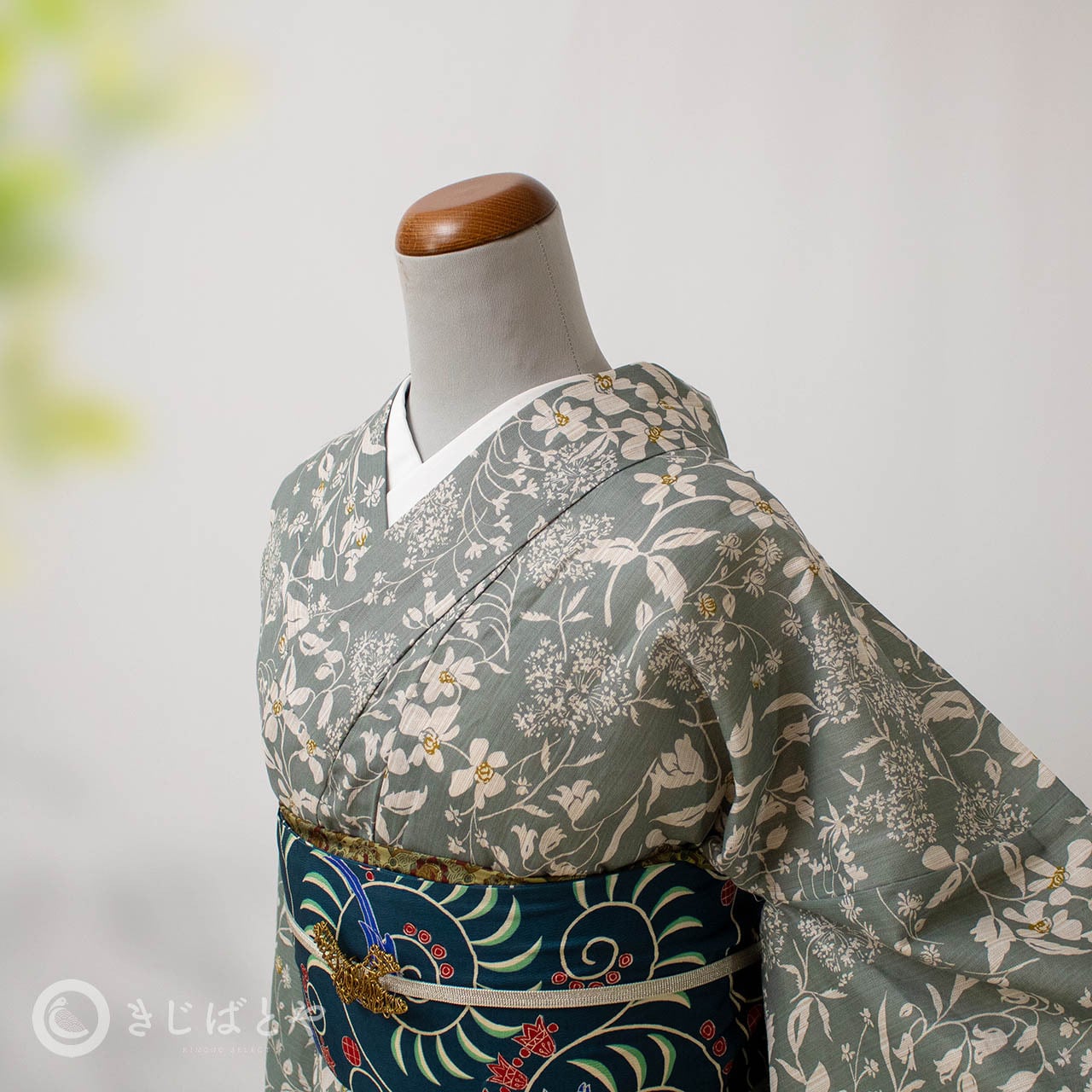 綿麻浴衣 錆青磁に季節の花々 | きじばとや