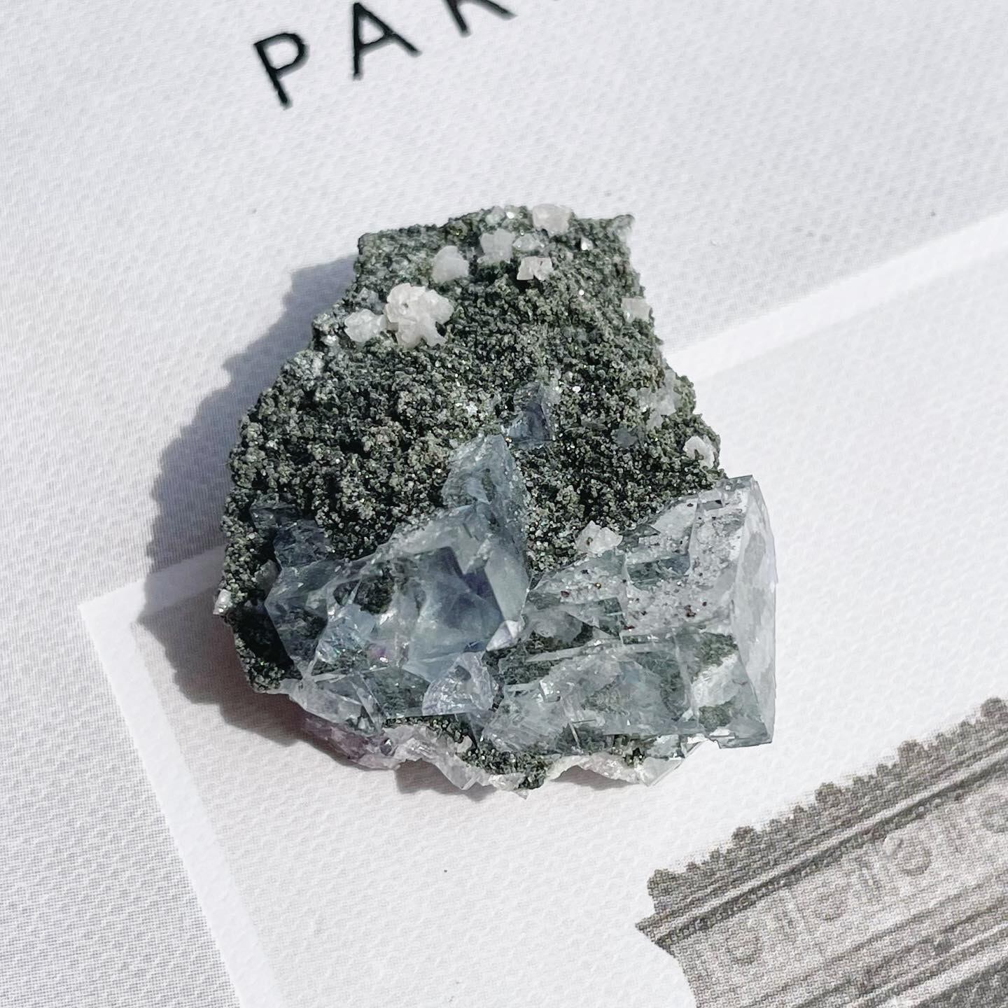 Fluorite with Calcite (共生原石 2)