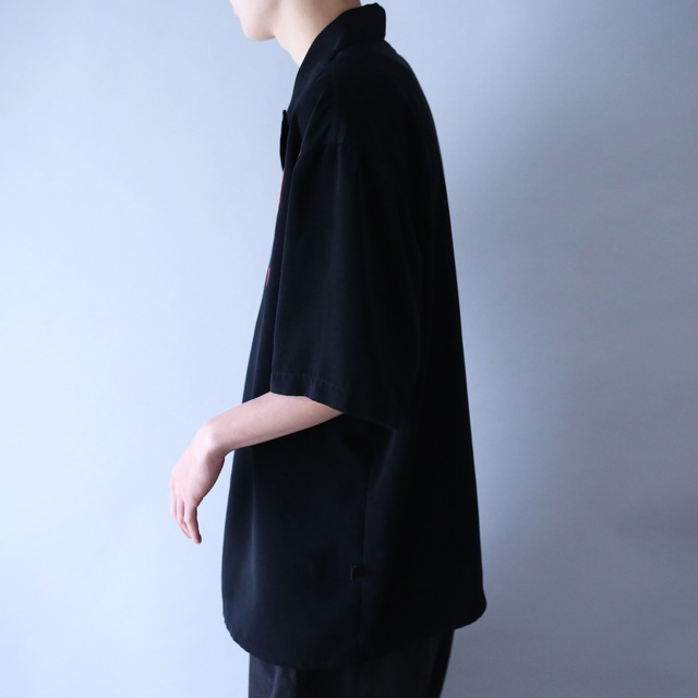 "精武館" double embroidery design open collar shirt