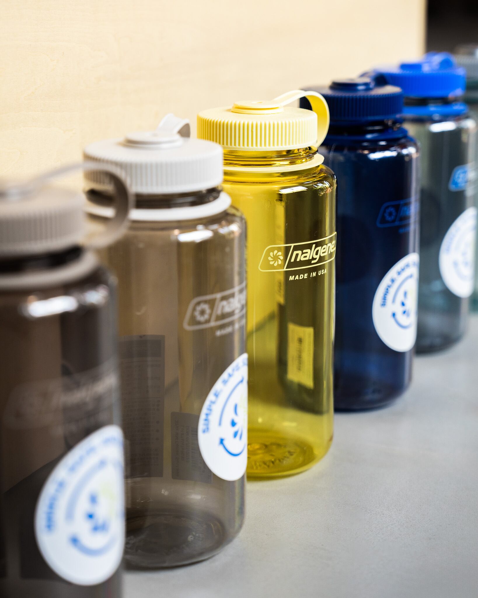 ナルゲン広口ボトル - 32オンス、グレーW/ブラックキャップ。 ヨドバシ.com - ナルゲン nalgene 広口1.0L Tritan W&frasl;Grad ブラック