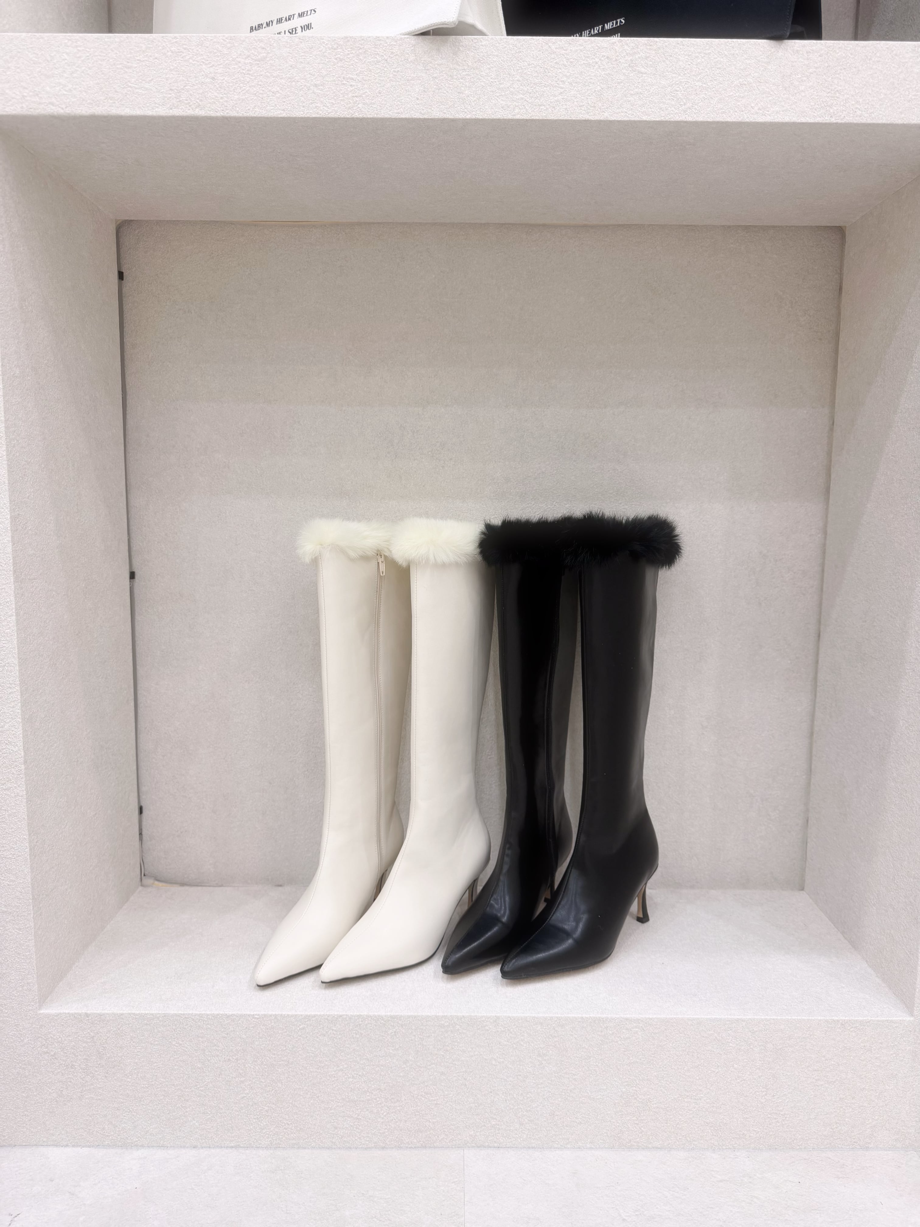 fur trimming pointed boots
