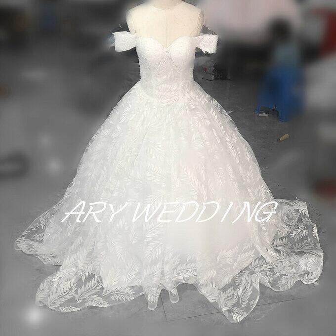 オフショル ベアトップ 美品！ トレーン リーフ刺繍 ウエディング  