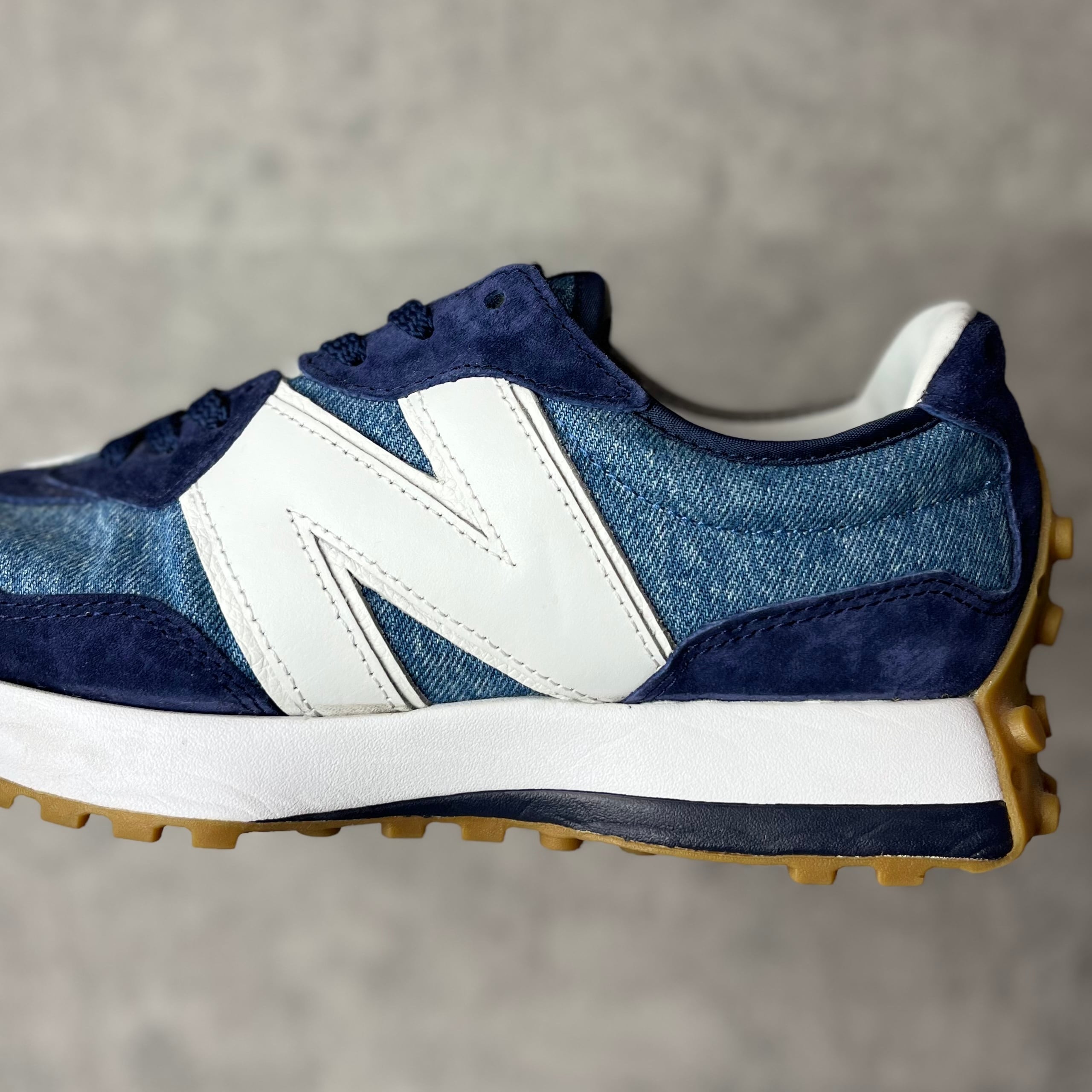 Levi's × NEW BALANCE MS327LVA