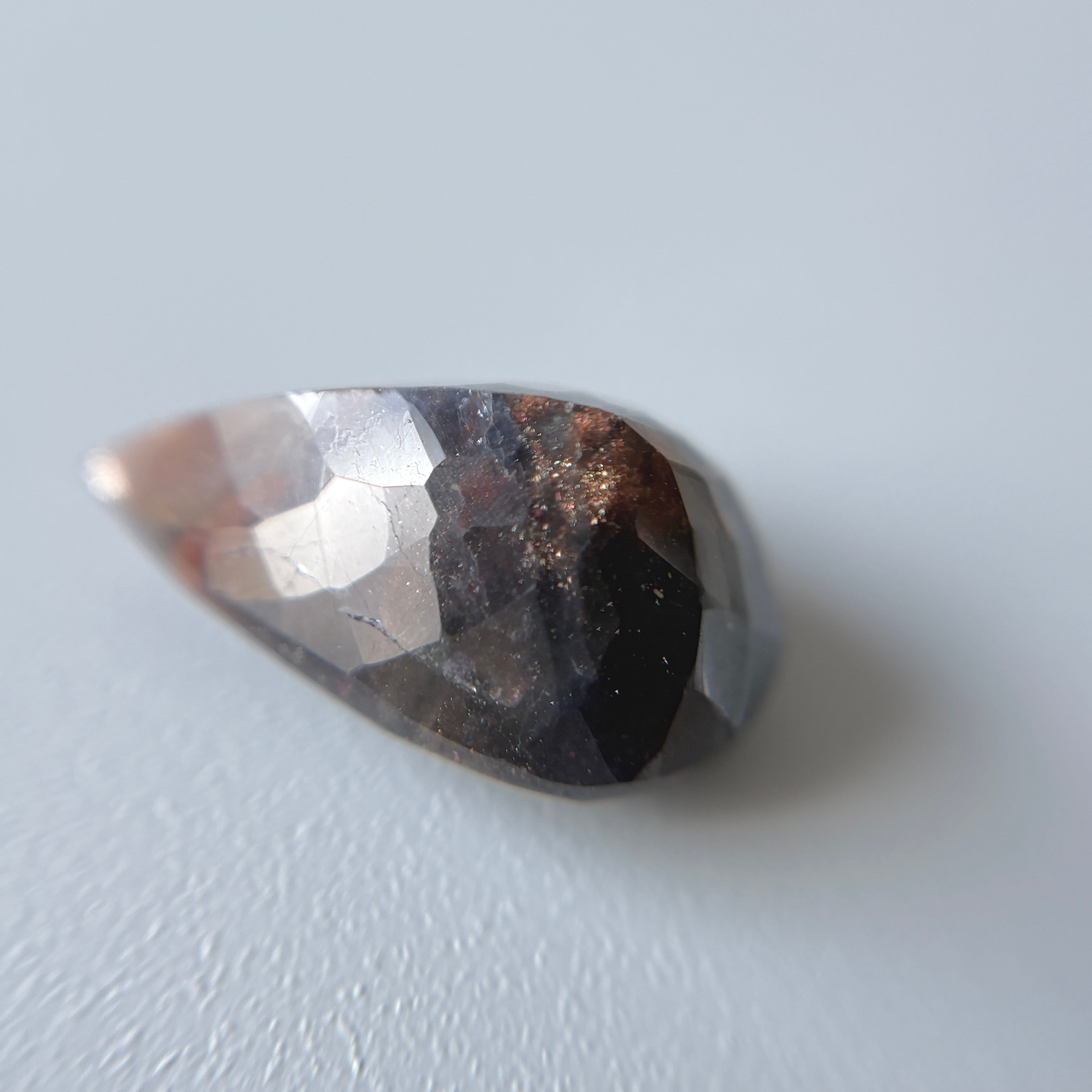 アイオライトサンストーン (ソ付) 10.53ct [01] | mit Stein