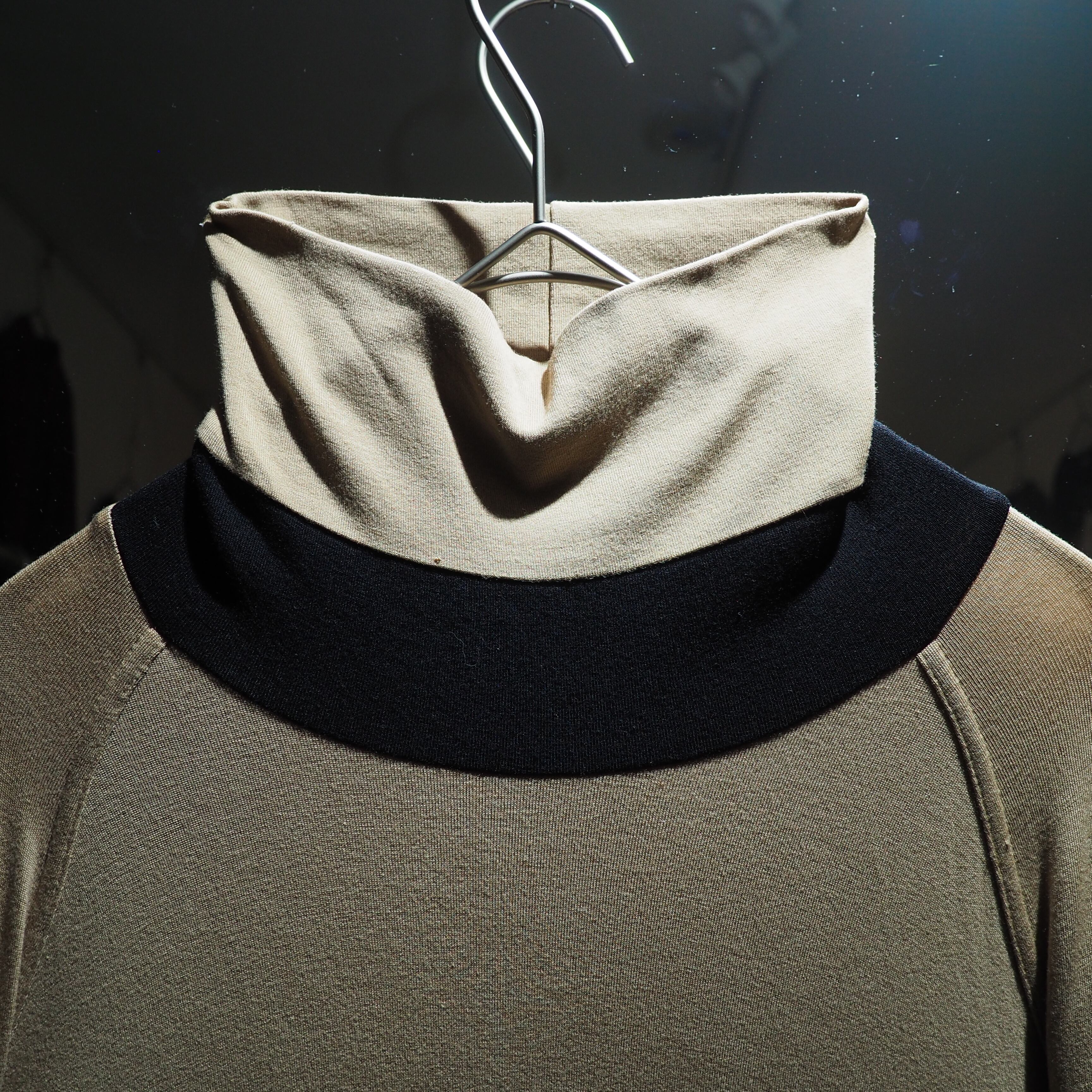 1990s ” TRUSSARDI ” Bi color vintage loose high neck sleeve Tee