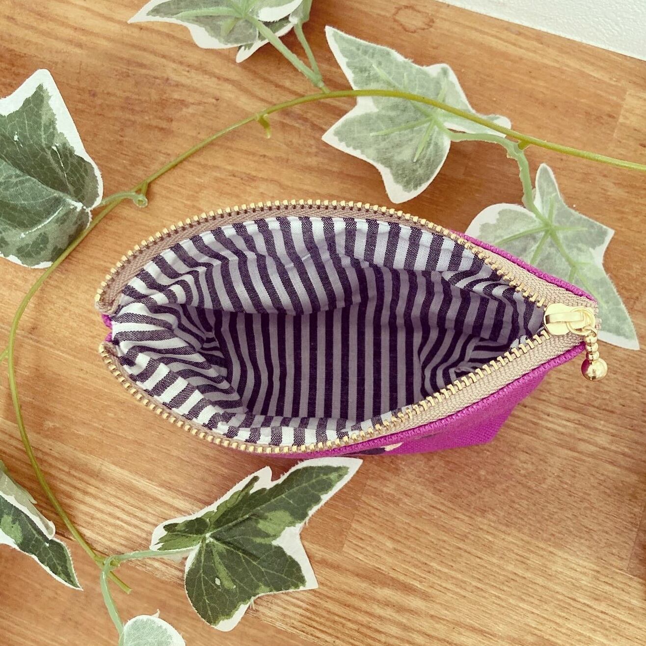 専用　ハンドメイド　刺繍　フレンチブルドッグ　ひょっこりミニバッグ型ポーチ　犬 専用 ハンドメイド 刺繍 フレンチブルドッグ ひょっこりミニバッグ型