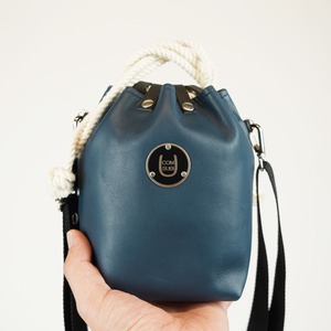 COMUSUBI (コムスビ) ／ COMUSUBI BAG Mini "Smooth Leather" -Navy-