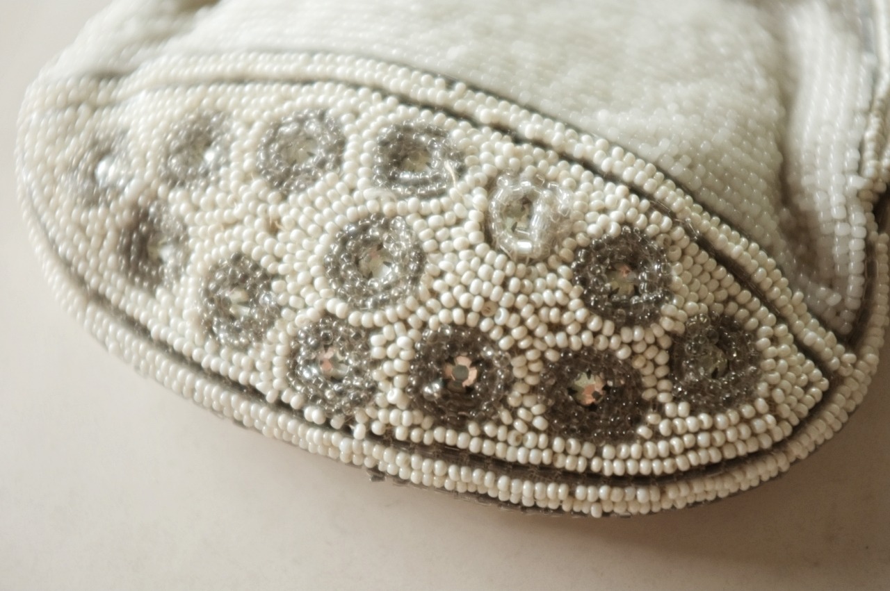 フランス 銀の渦と半透明の球とマイクロビーズのパース ポーチ アンティーク