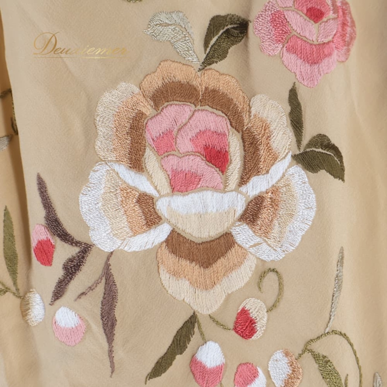 フラメンコ 衣装 マントン シージョ ベージュ系 ピンク系 ブラウン系 ゴールド系 ベージュ 刺繍 花柄 フレコ フリンジ 大判 小物 飾り 装飾 ダンス パーティ 発表会 四角形 スクエア 舞台衣装 ダンス衣装 コスチューム
