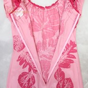 フラダンス 衣装 ワンピース ドレス CC Fashions ピンク系 ハワイ製 ワントーン フリル ボリューミー かわいい 華やか 鮮やか 明るい ラブリー ハワイアン アロハ ハワイアンプリント フラ ダンス レッスン 練習 レディース おしゃれ