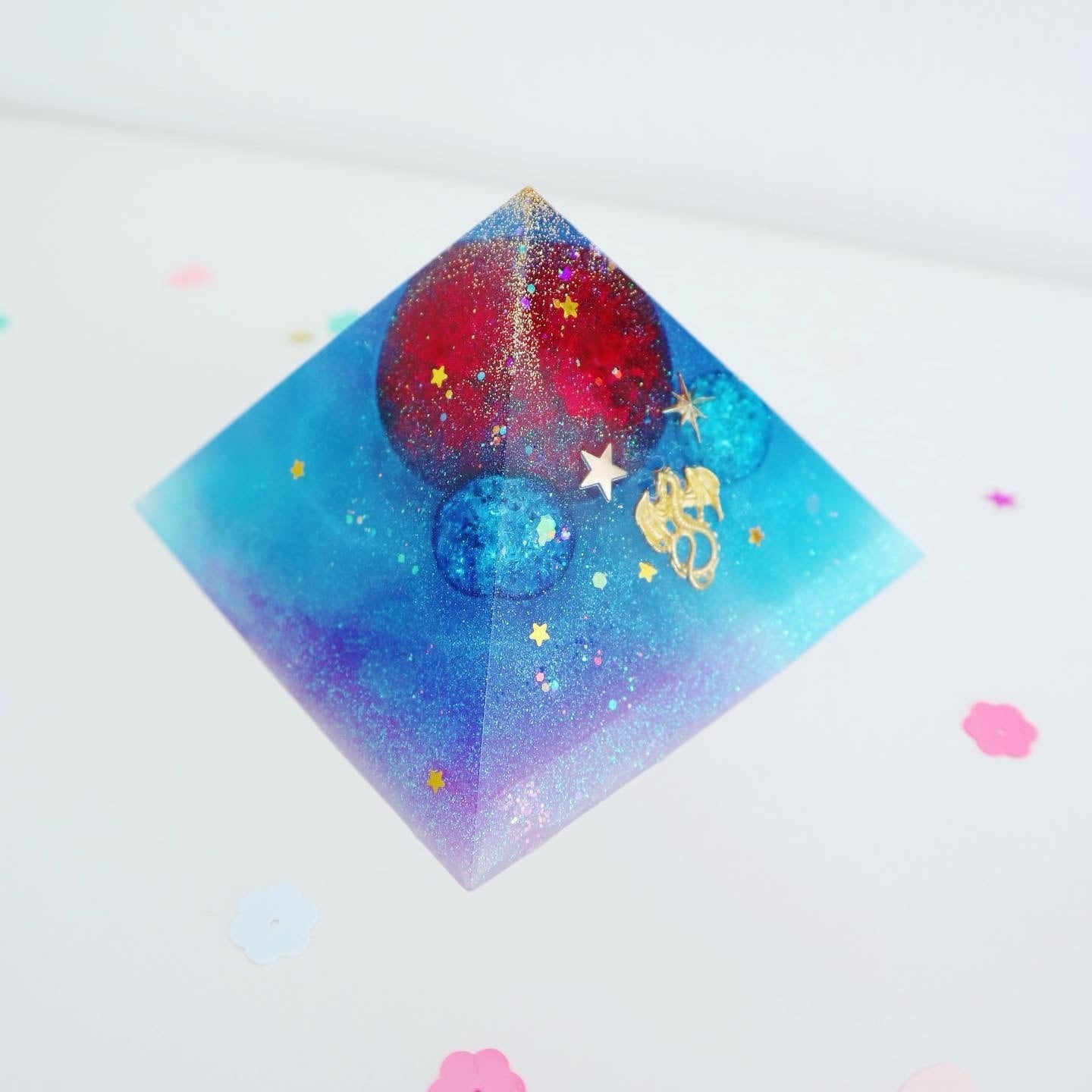 虹の光♪龍神様ピラミッドオルゴナイト | あとりえみーみー