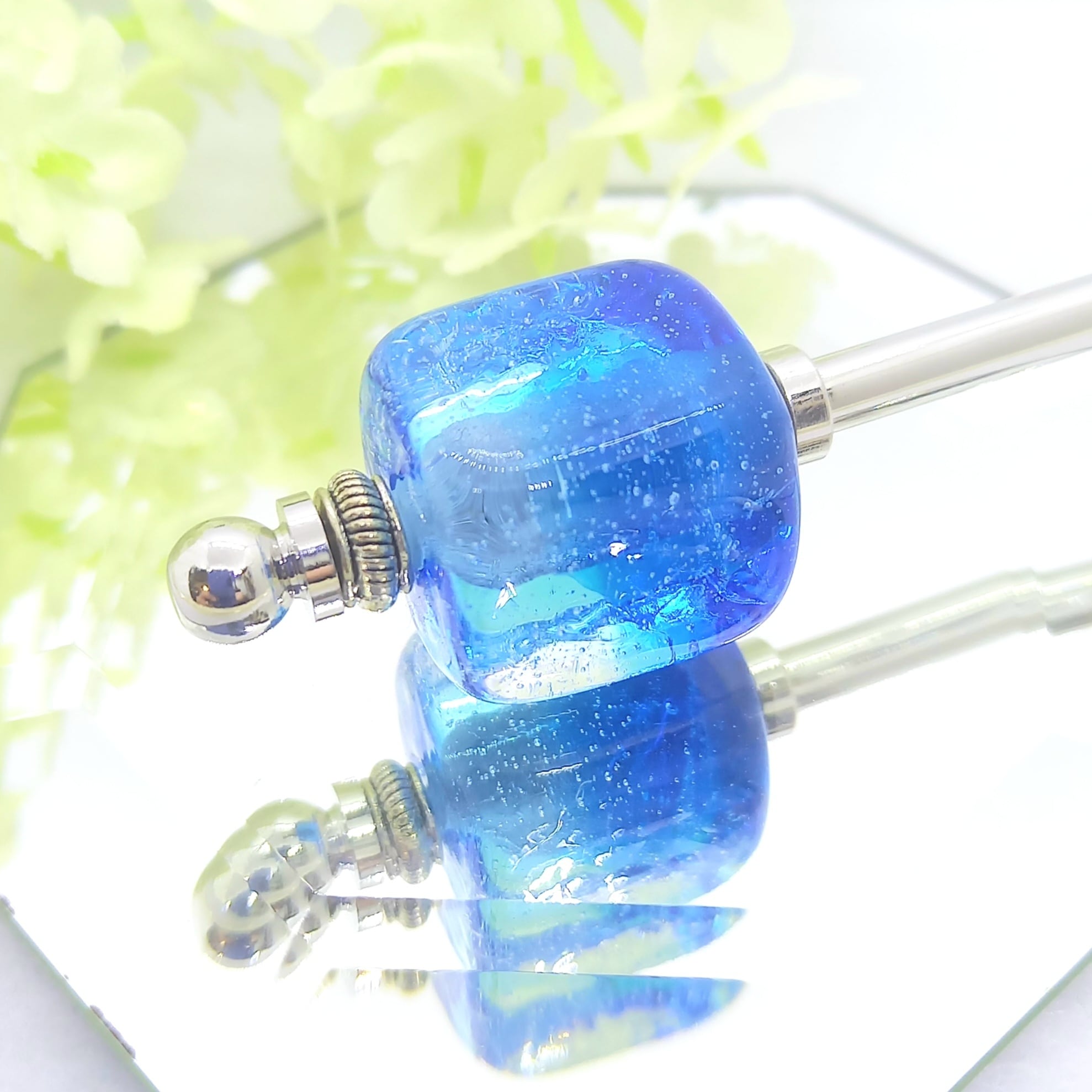 青空色のキューブとんぼ玉・簪