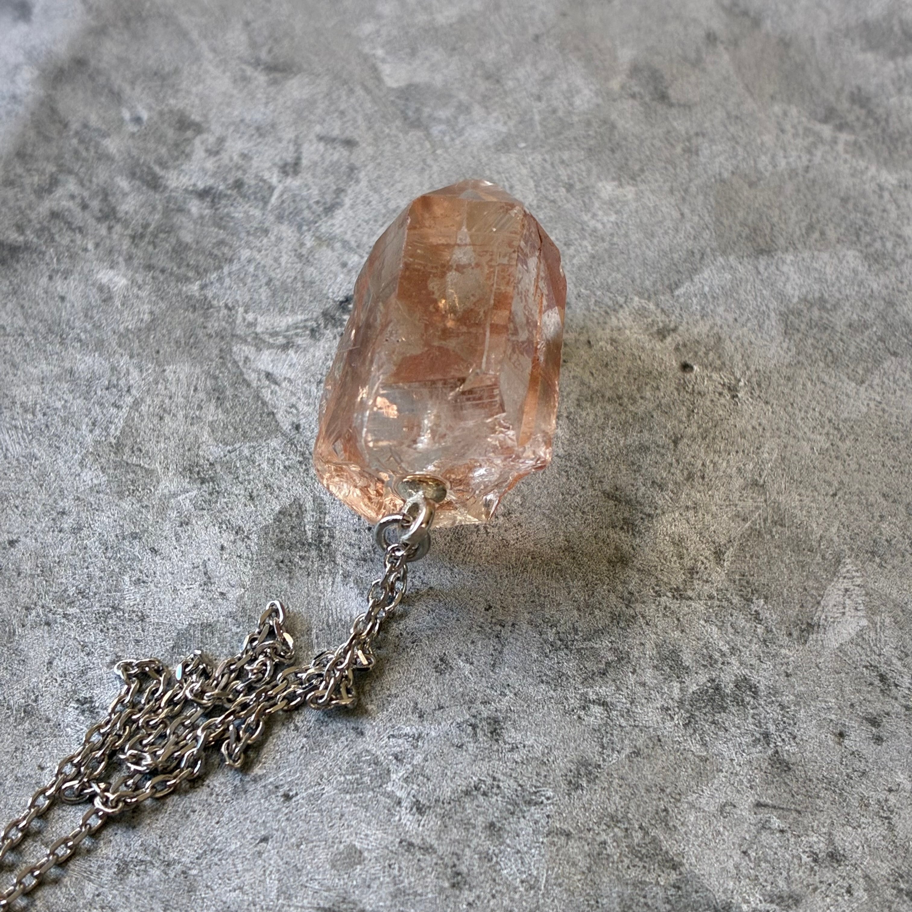 水晶の鉱物ネックレス 一点もの 原石 天然石 ハンドメイド
