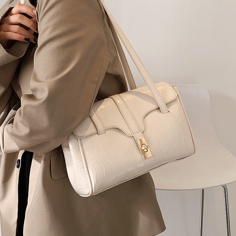 レッド ハンドバッグ 手作りハンドバック95597356888