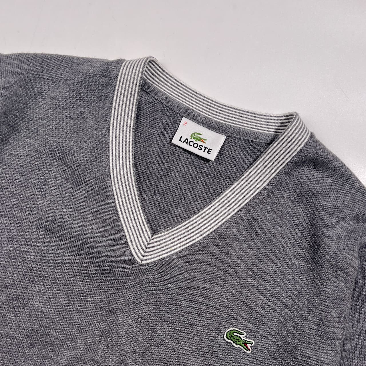 90s LACOSTE ラコステ Vネック ワンポイント刺繍 コットン ニット セーター 2/グレー系 メンズ
