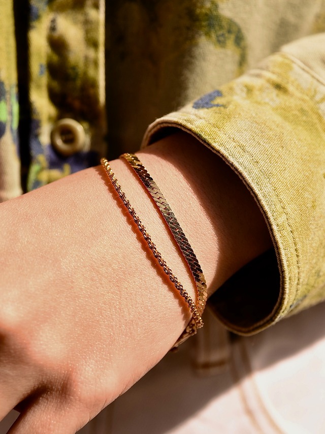 GIVENCHY / vintage gold design chain bracelet.