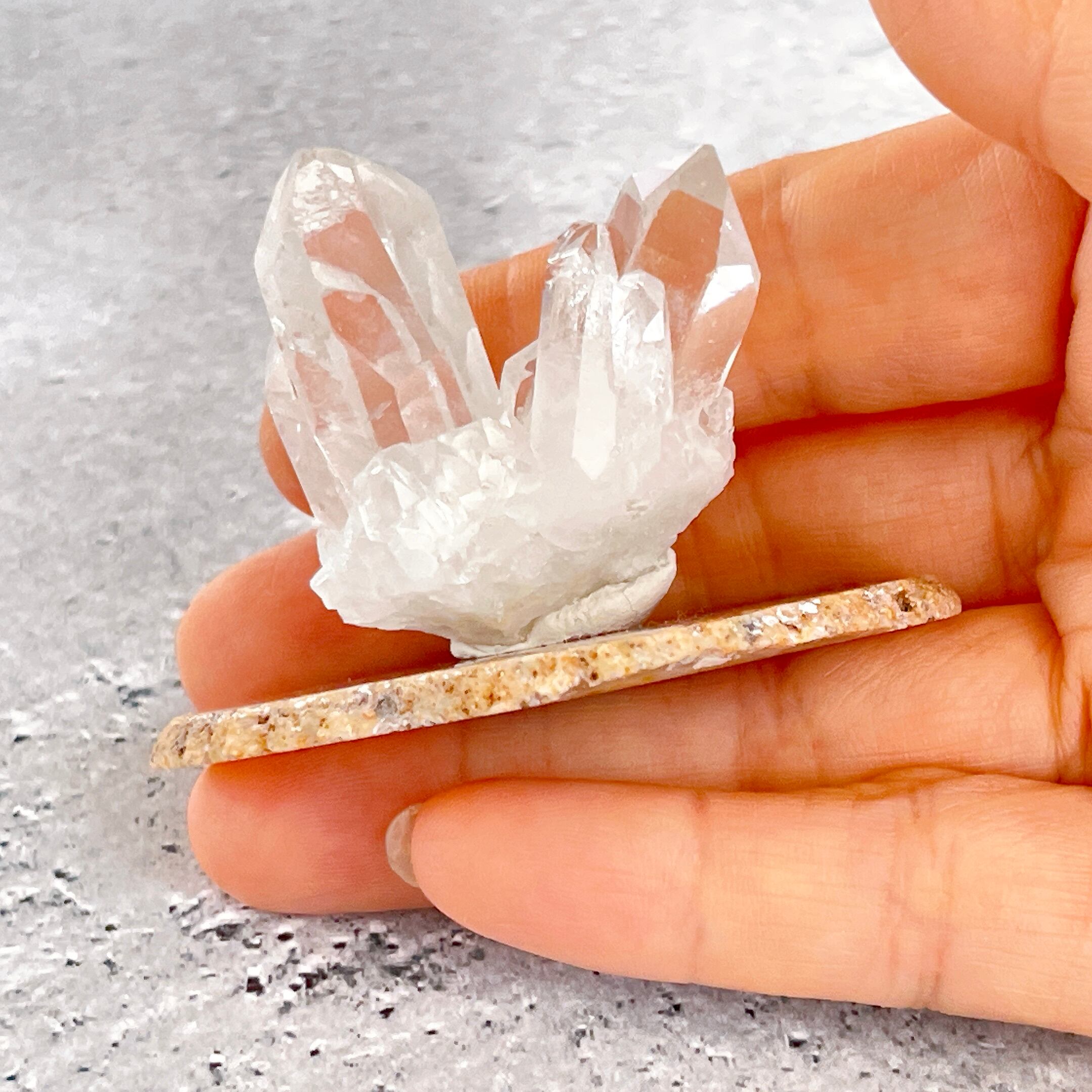 ブラジル産水晶クラスター・A・24g（アゲートスライス台座付き