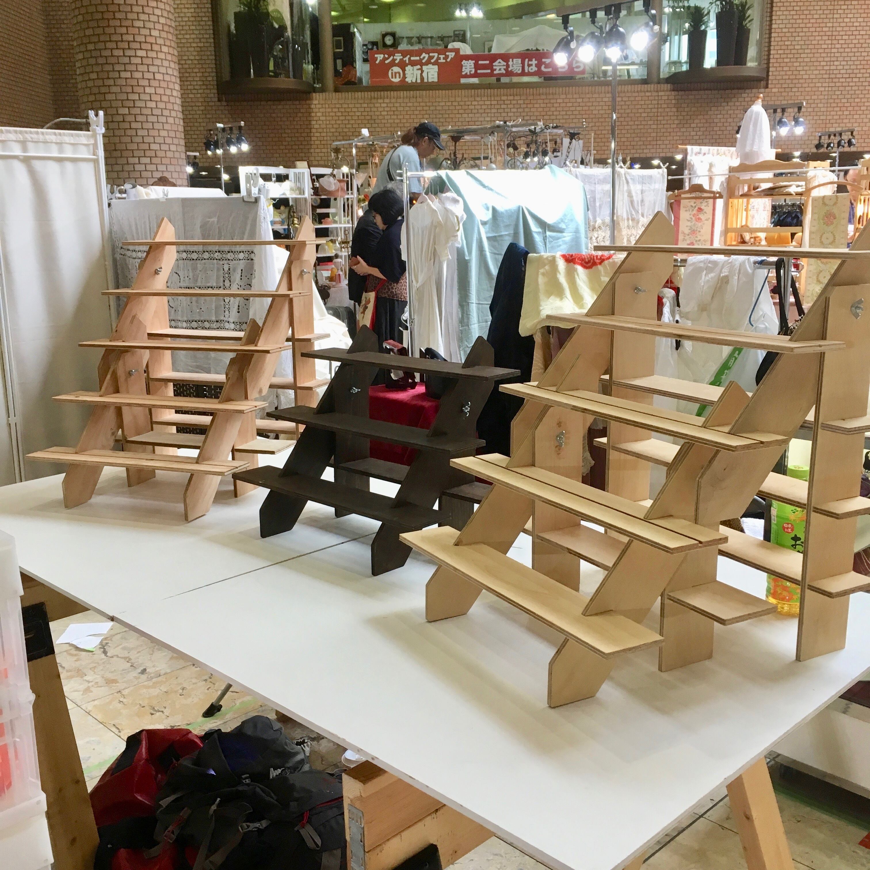 ひな壇5段/背面1段/50幅/2台 組立式イベント什器 商品陳列棚
