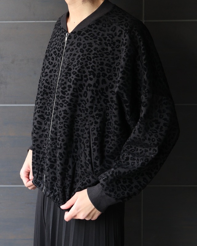 No-collar leopard zip blouson