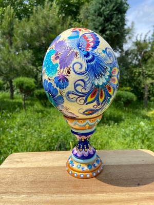 ペトリキウカ塗り　ダチョウの卵　プィサンカ・スタンド付き（イースター・エッグ） 20cm（Homenko作） Ostrich egg with wooden stand