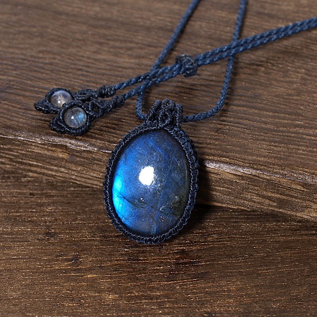 【一点物】ブルーラブラドライトのオーバルルースを包んだマクラメネックレスNo.1