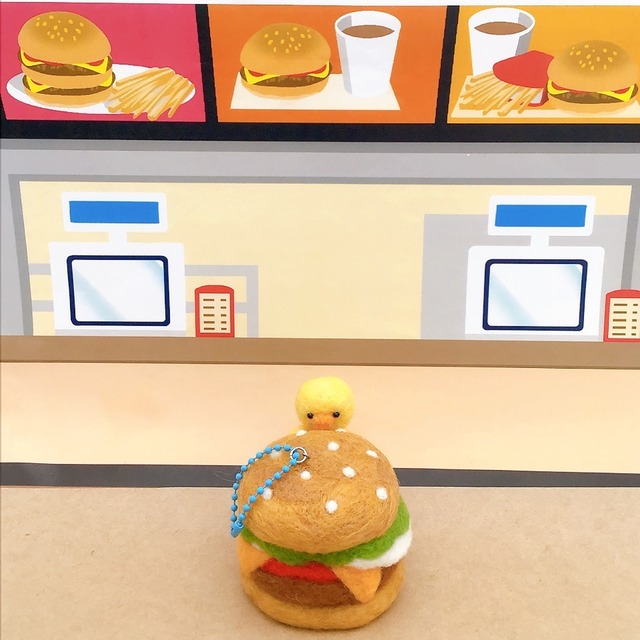 【Y130-46】 ハンバーガーアヒル　羊毛フェルト　キーホルダー
