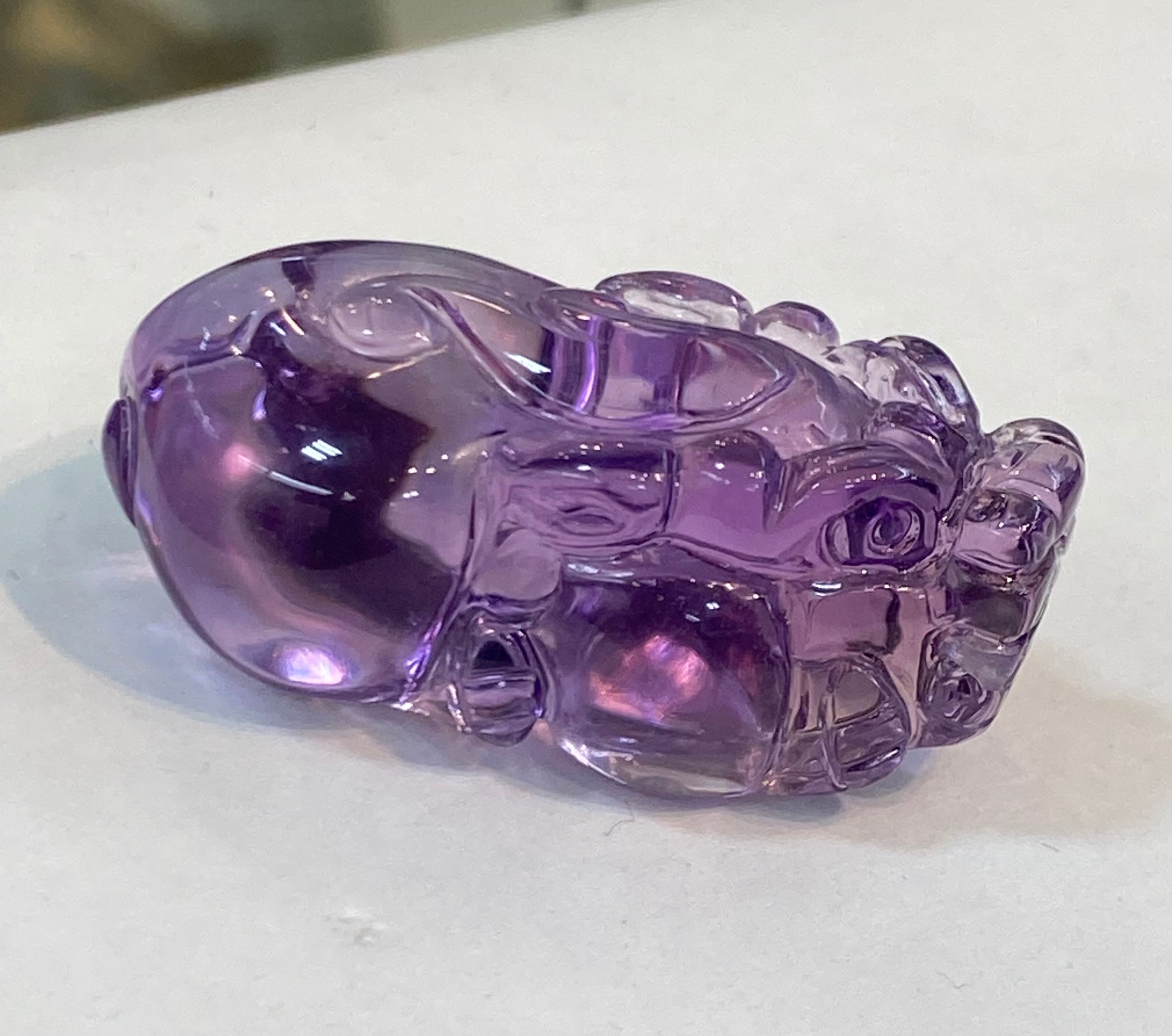 厳選 水晶ヒキュウ 透かし彫り水晶貔貅 虹入り！ライモナイト入り水晶