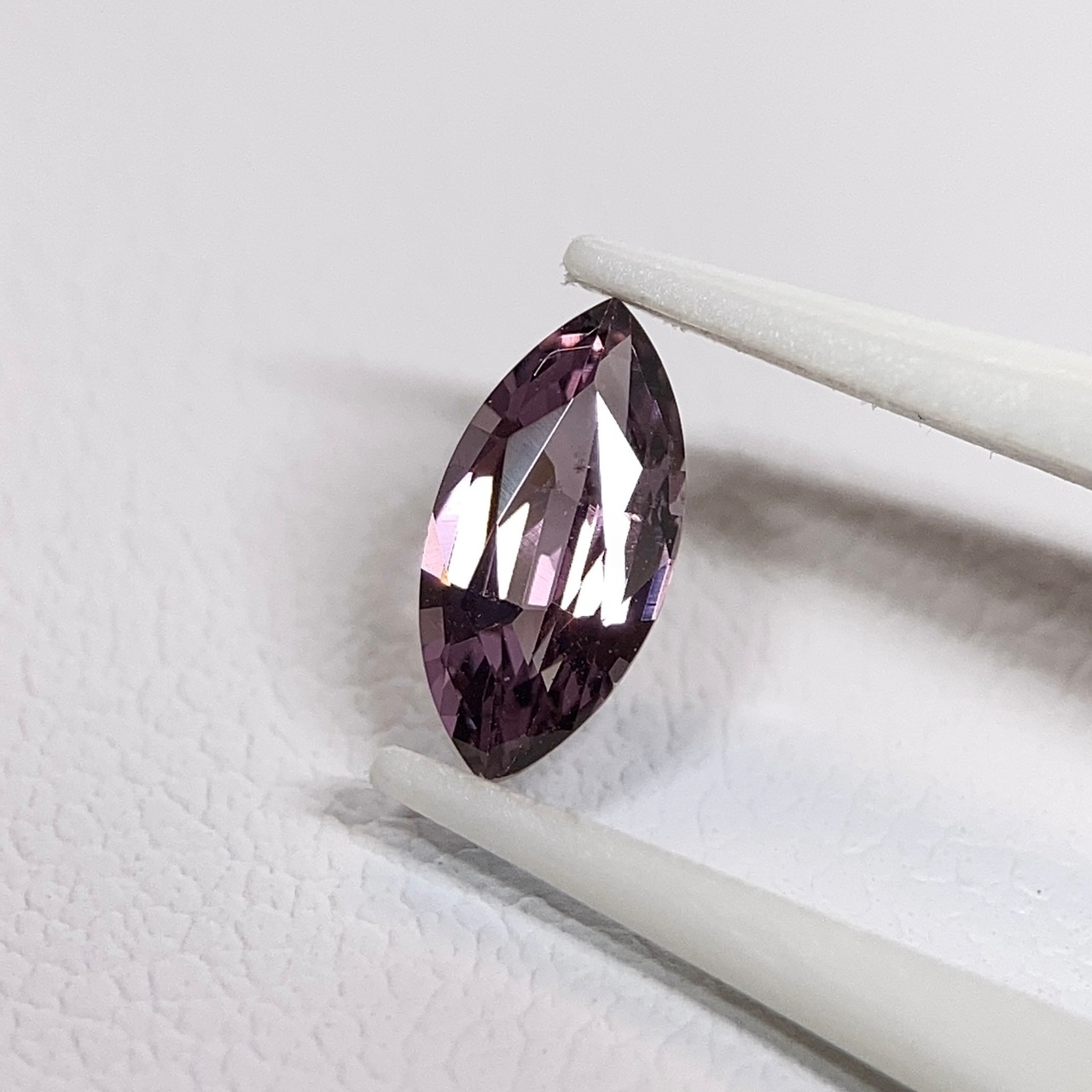 スピネル マーキスカット ルース 0.40ct 紫系 約7mm×3.5mm r-0656