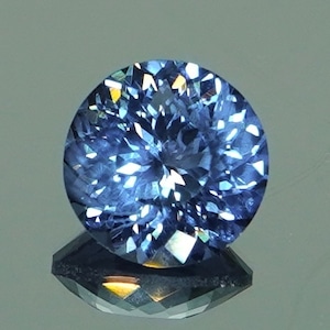 【Bright Brilliant Cut™️ “129 Facets” 】 澄んだ青、静かな強さ 0.74ct 天然ブルーサファイア