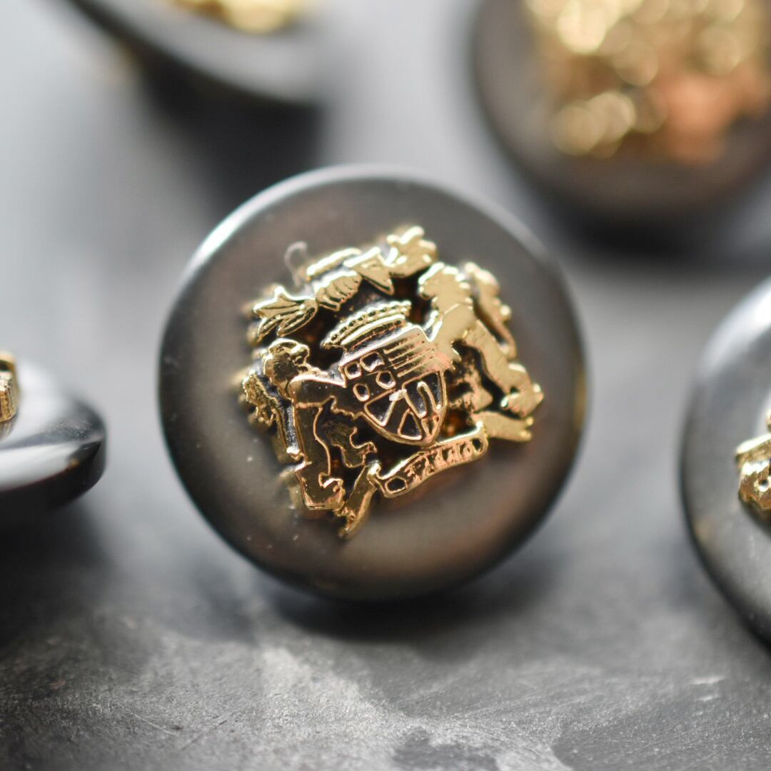 ゴールドライオンエンブレム×パールグレー 15㎜