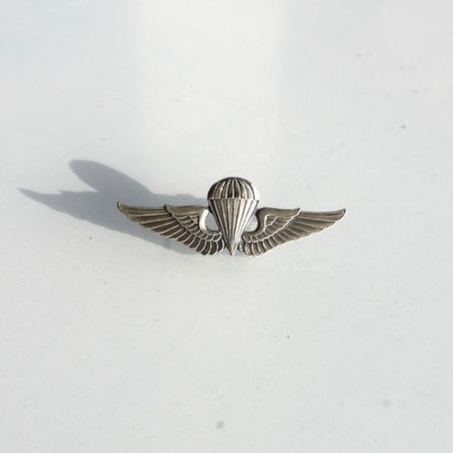 陸上自衛隊 空挺 陸自 ピンズ ピンバッジ 自衛隊グッズ 陸上自衛隊 陸自 空挺徽章 44mmピンバッジ 「燦吉 さんきち SANKICHI」