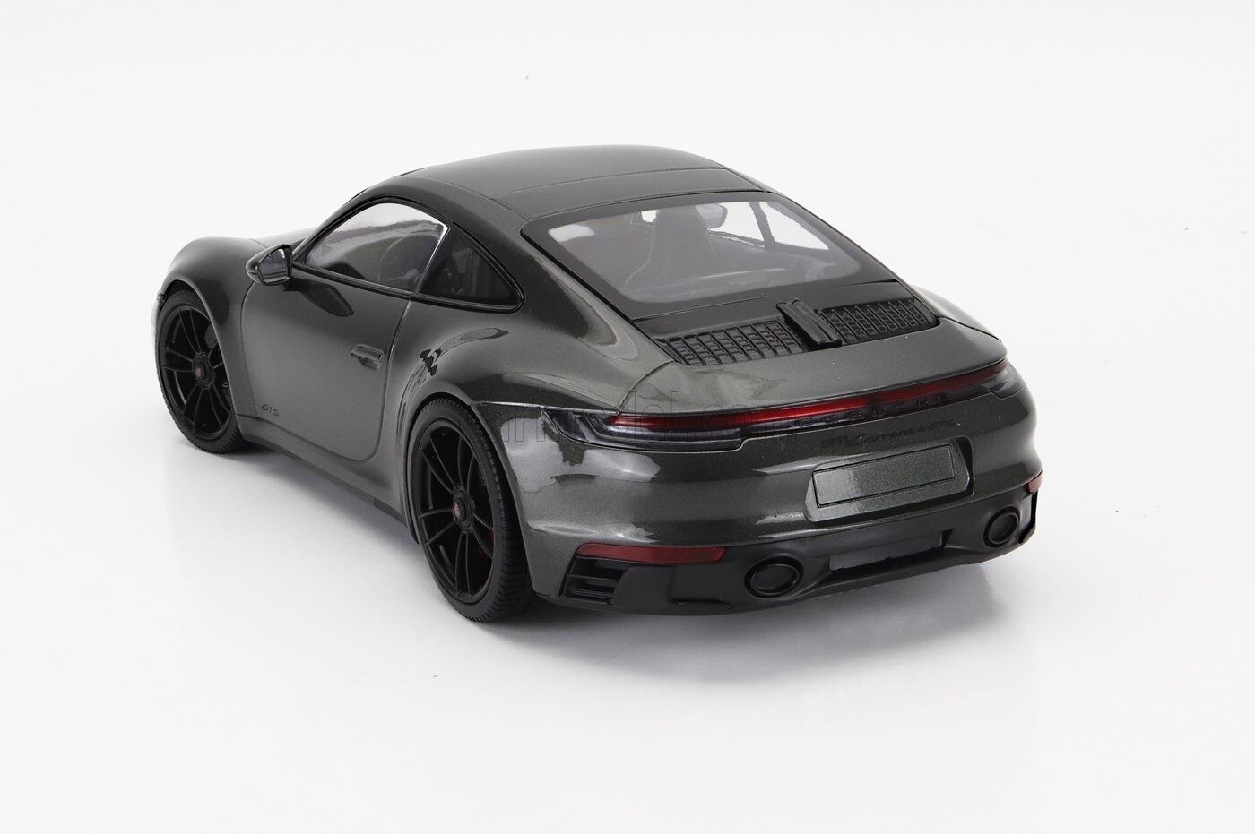 ミニカー 1/18 ポルシェ 911 992 カレラ 4 GTS ミニチャンプス