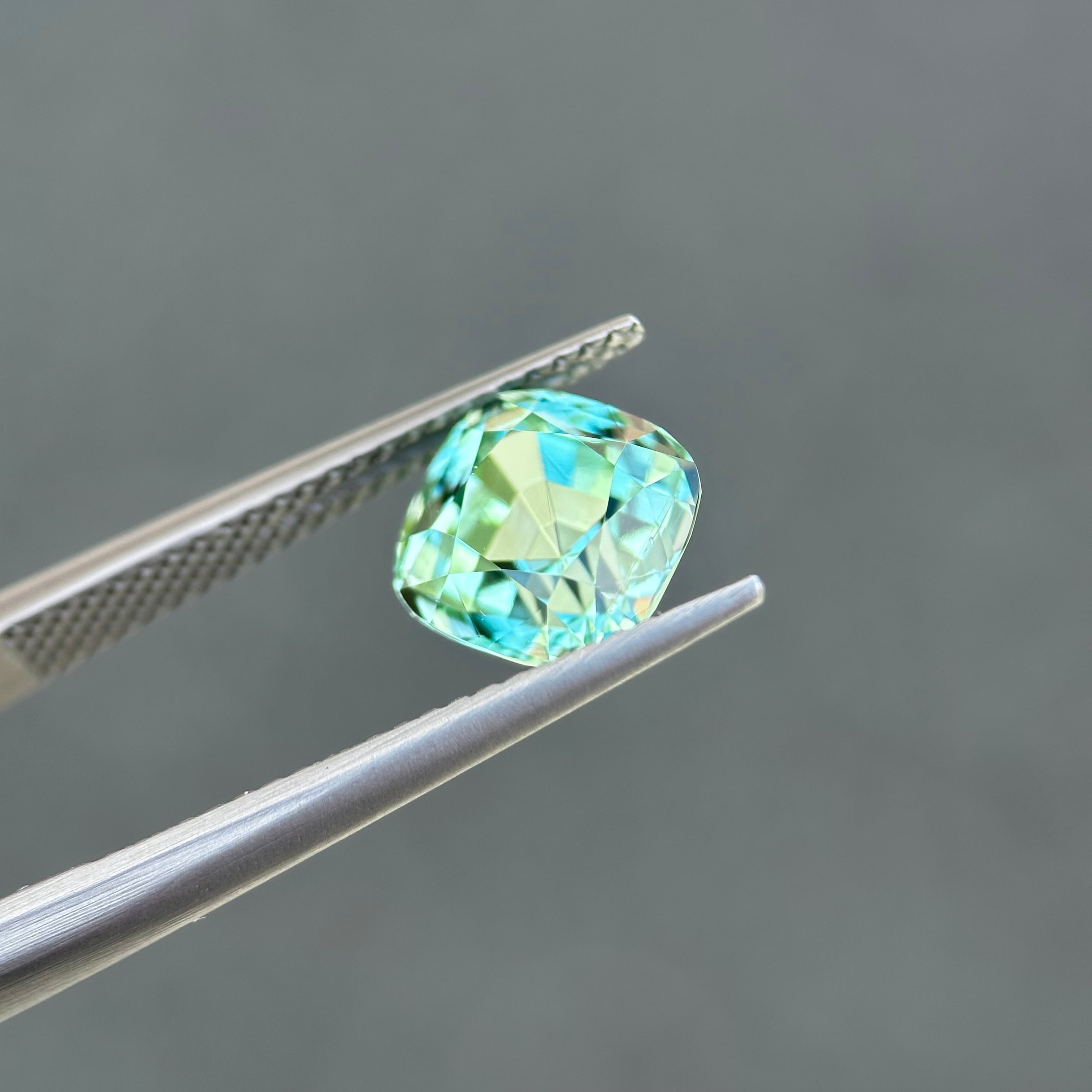 シーフォームグリーントルマリン 8.1x8.1mm, 2.87ct, ナイジェリア産