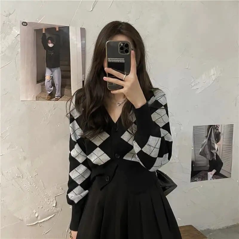 【新作】【送料無料】 ダイヤモンド V ネック レトロな香港スタイルのルーズ ショート スタイル、年齢を軽減する多用途のニット カジュアル カーディガン セーター ジャケット トレンディです。 0395923246948