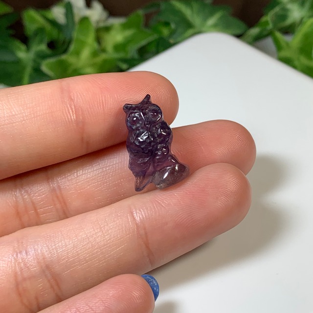 43.可愛い小さいフローライトふくろう