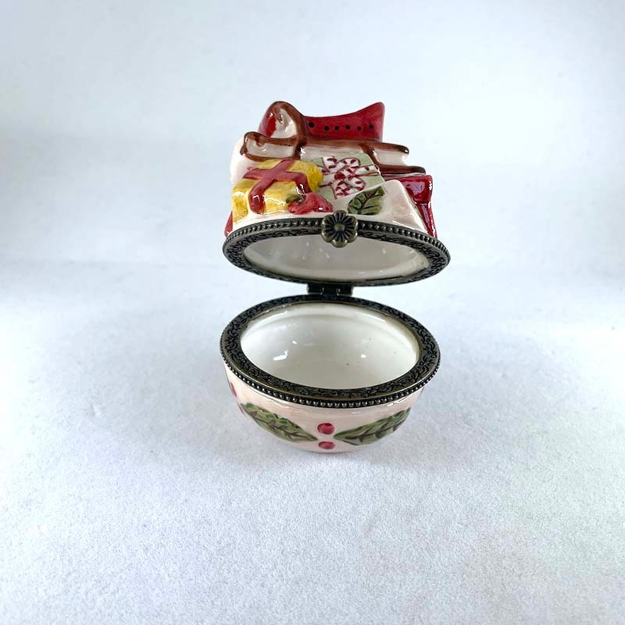 ビレロイ＆ボッホ　小物入れ　クリスマス小物　プレゼントとそり 陶器の小物入れ　17otc40