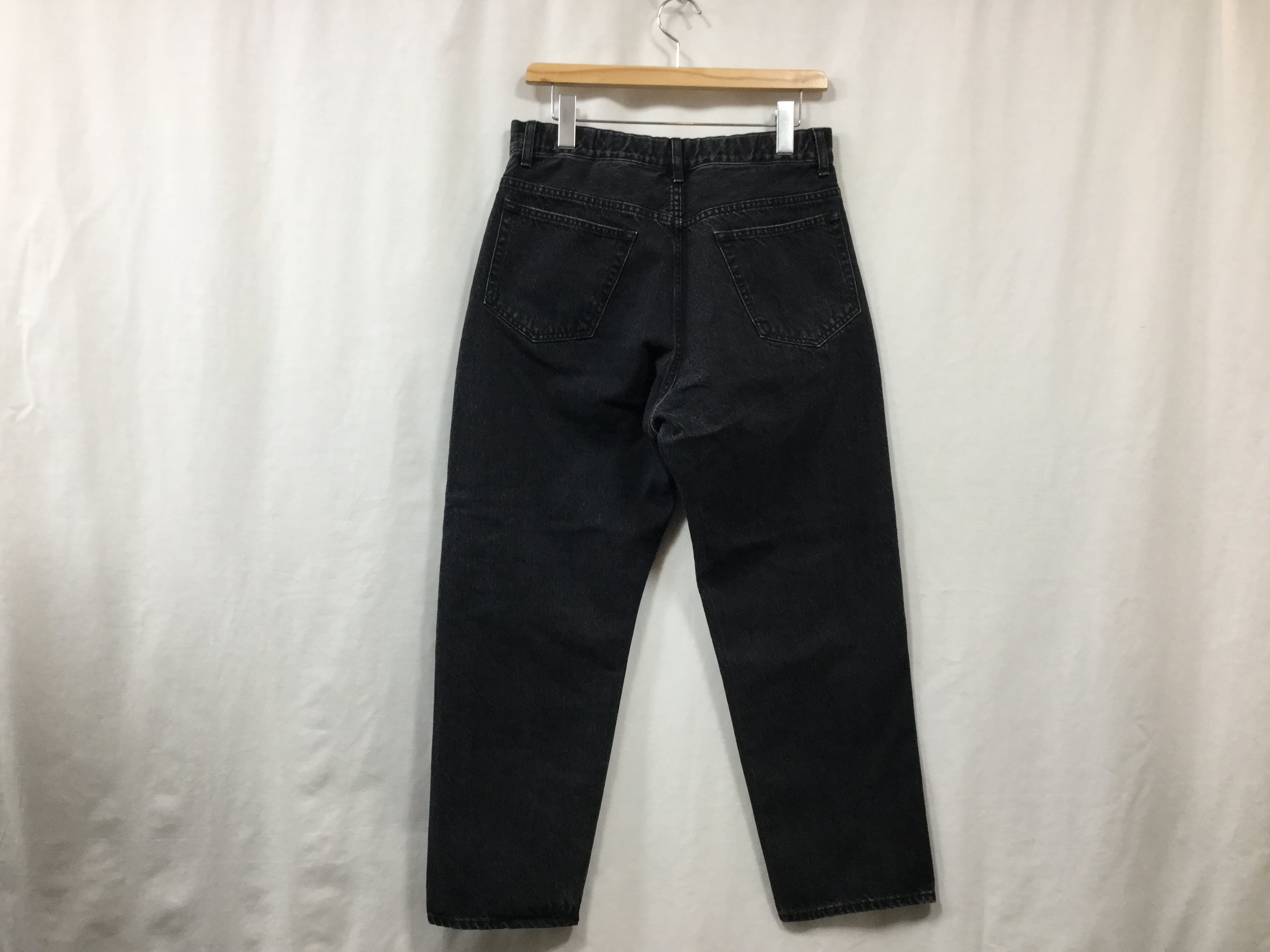 LAMOND”TAPERED DENIM PANTS BLACK BIO WASH” | Lapel online store