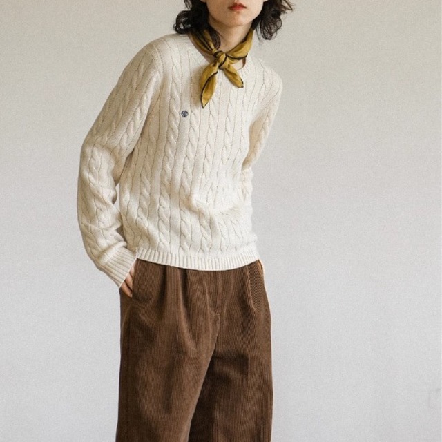 シェル刺しゅうケーブルニット