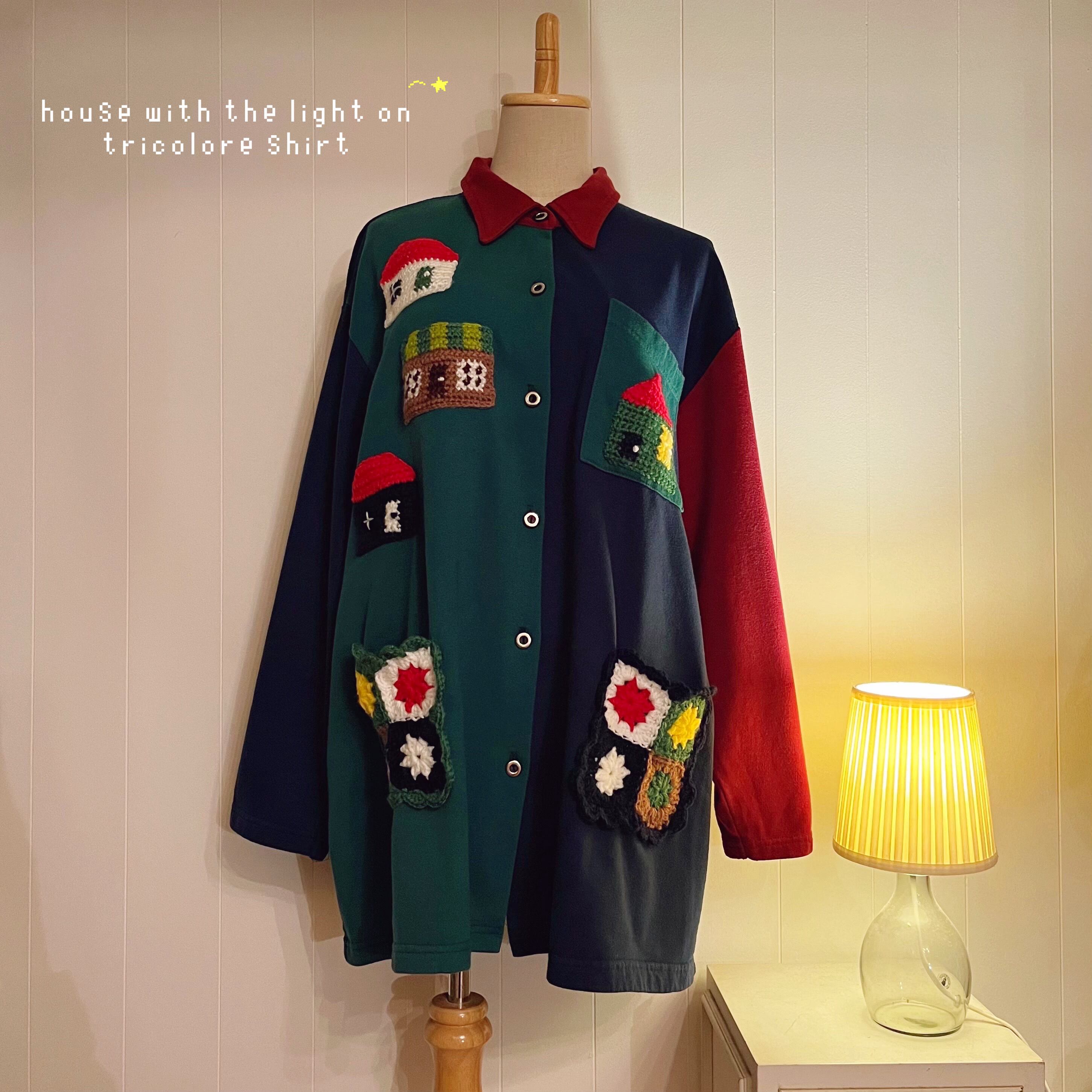remake / house with the light on tricolore shirt