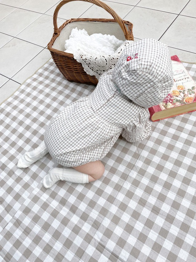 【即納・取寄】ギンガムチェック刺繍ロンパース