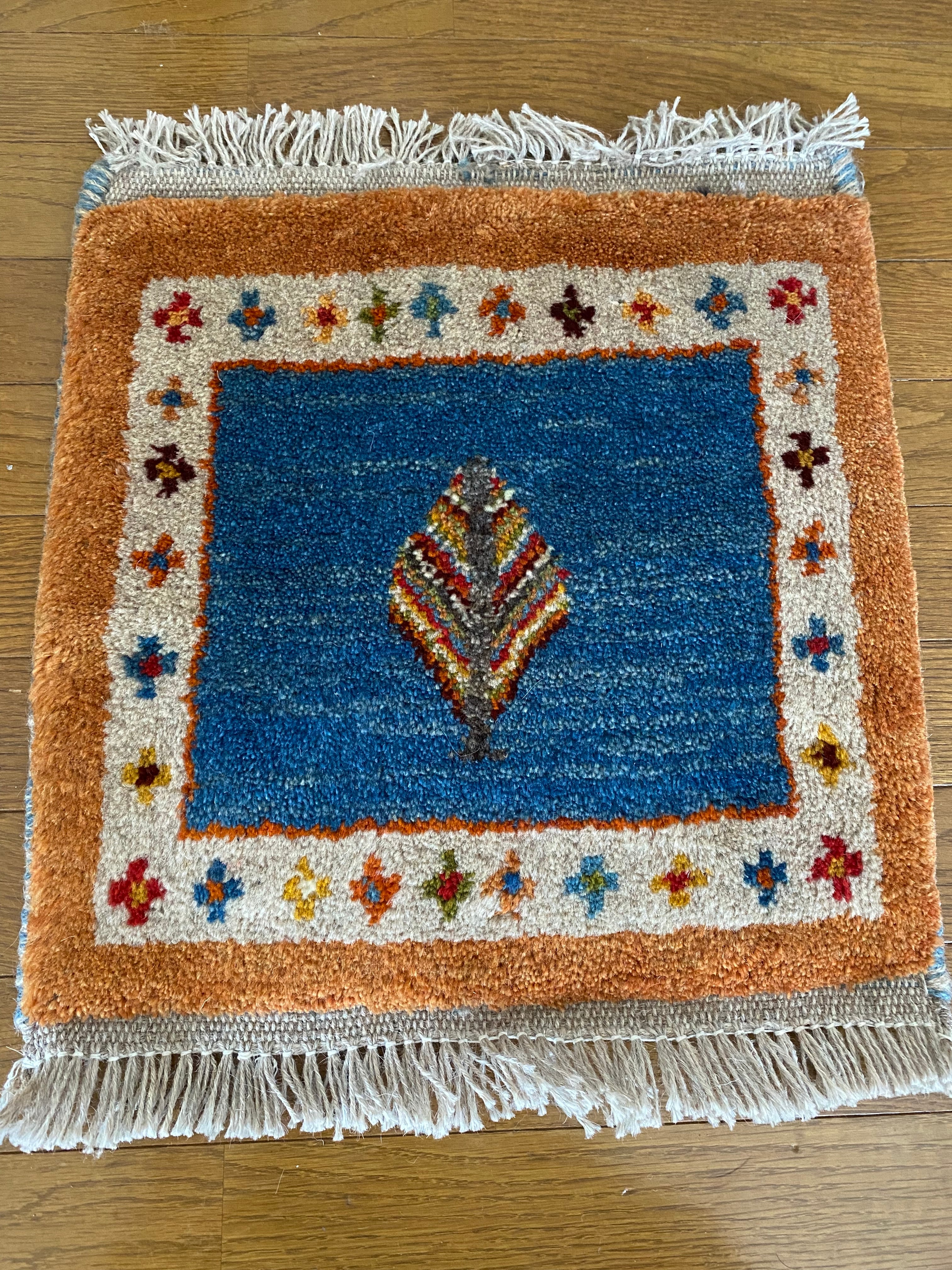 ペルシア産 ギャペ 座布団サイズのペルシア絨毯 | アーユルヴェーダのお香