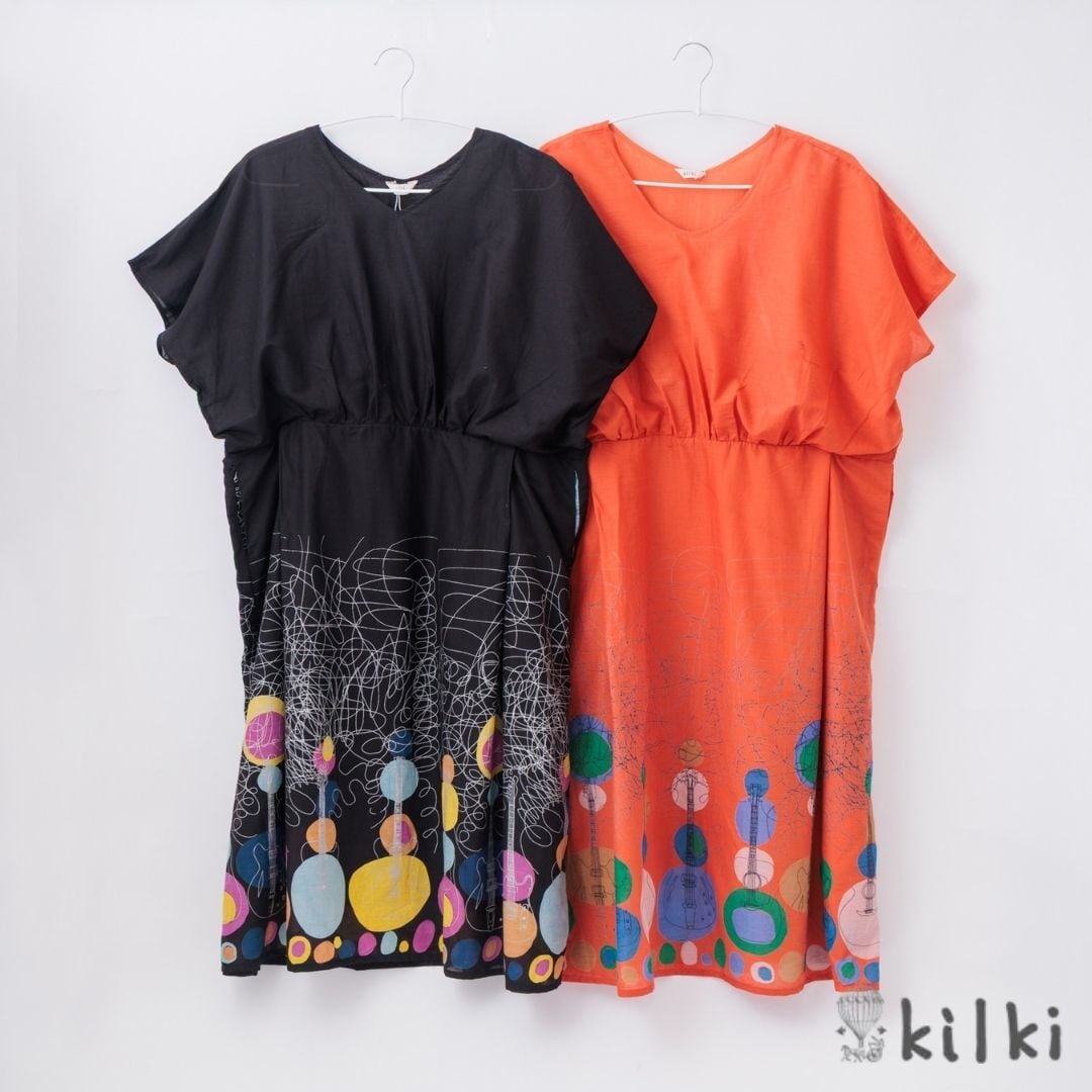 KILKI キルキー ワンピース レディース 春 夏 半袖 ロング ギター テキスタイル 楽器 柄 イラスト 手描き 綿100 コットン100% ゆったり かわいい カジュアル おしゃれ ブラック レッド ギフト プレゼント 6M-D32 Kl045