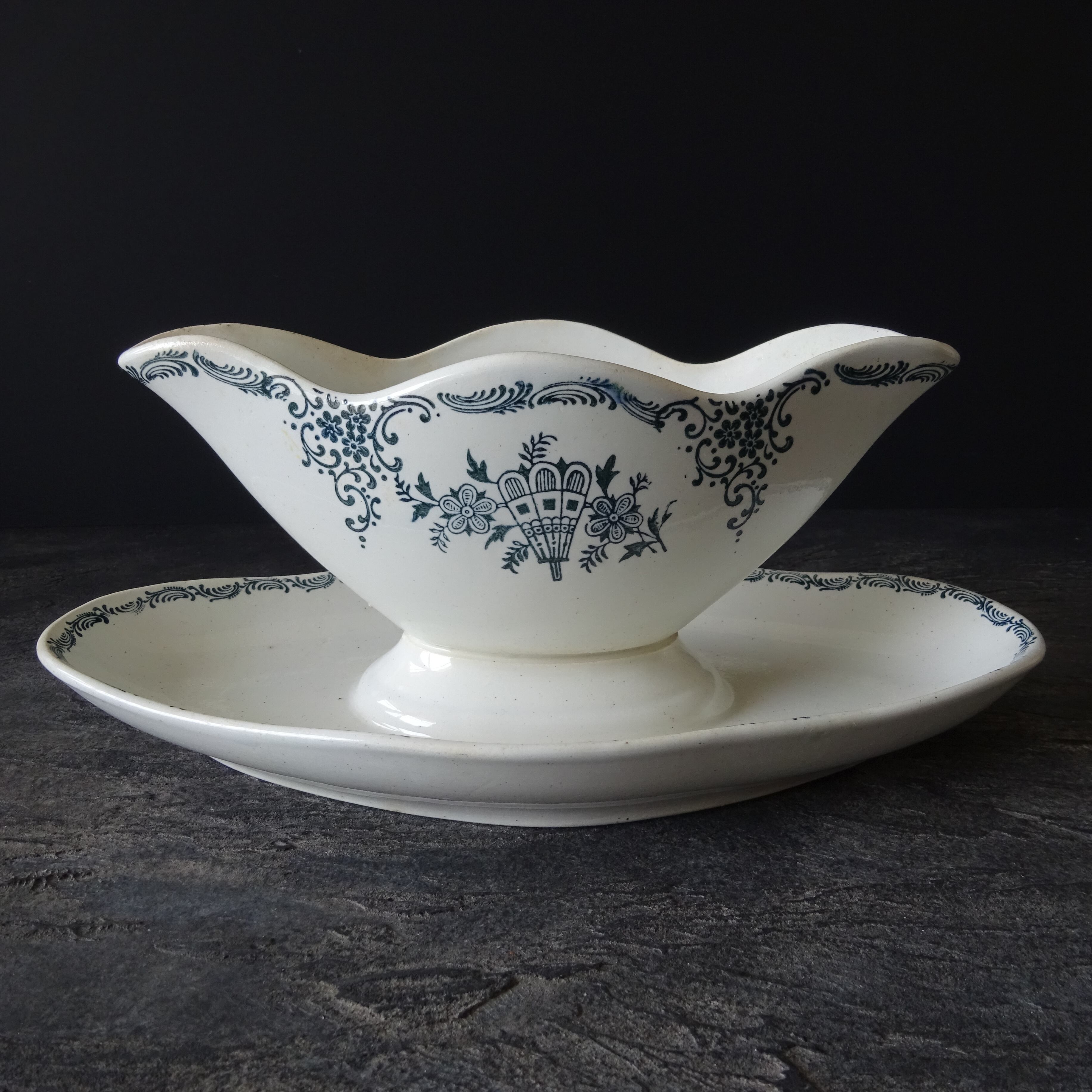 Saintt-Amand-les-Eaux*décor《éventail et fleurs》Saucière