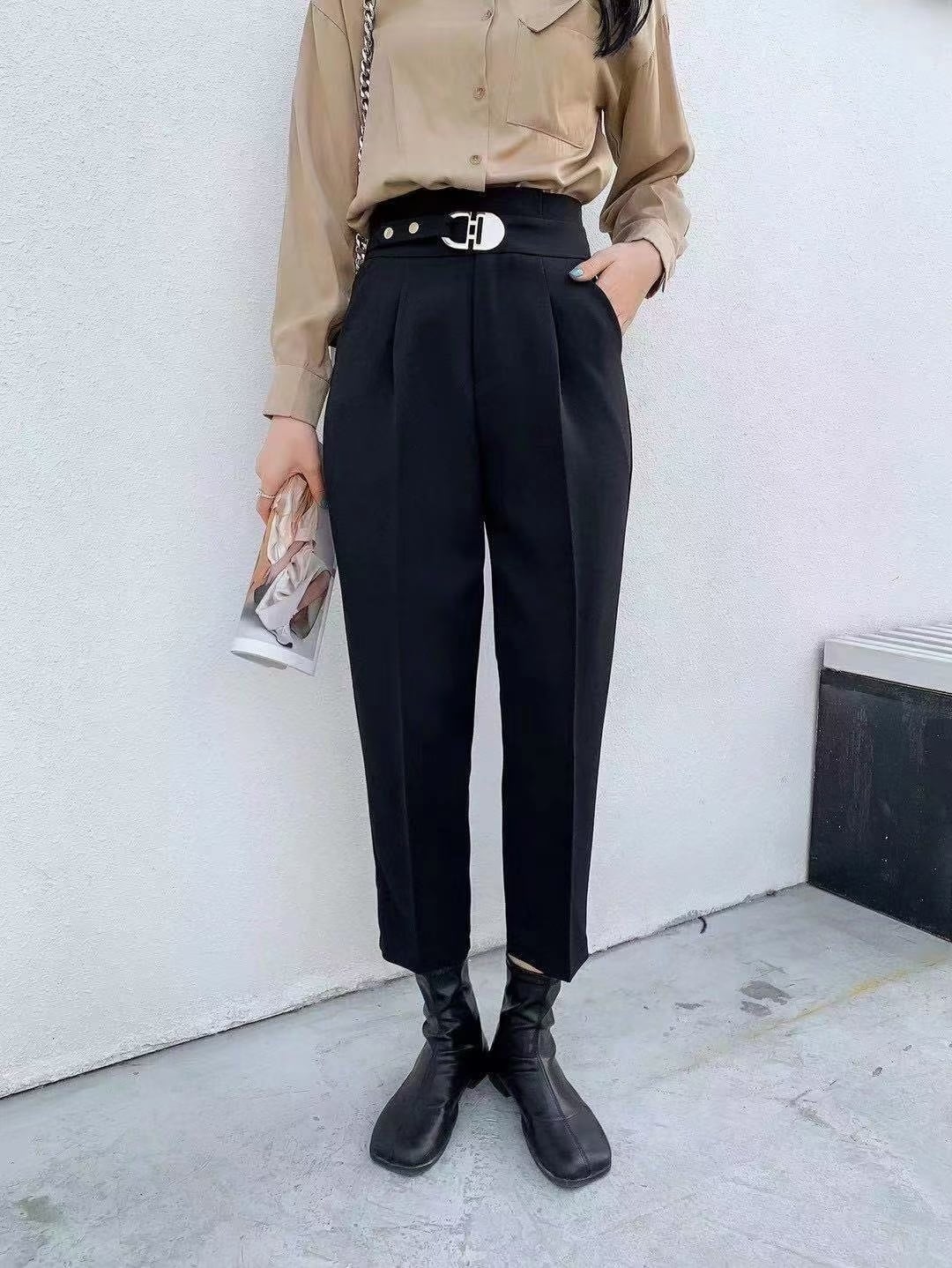 モチーフバックルウエスト テーパードパンツ