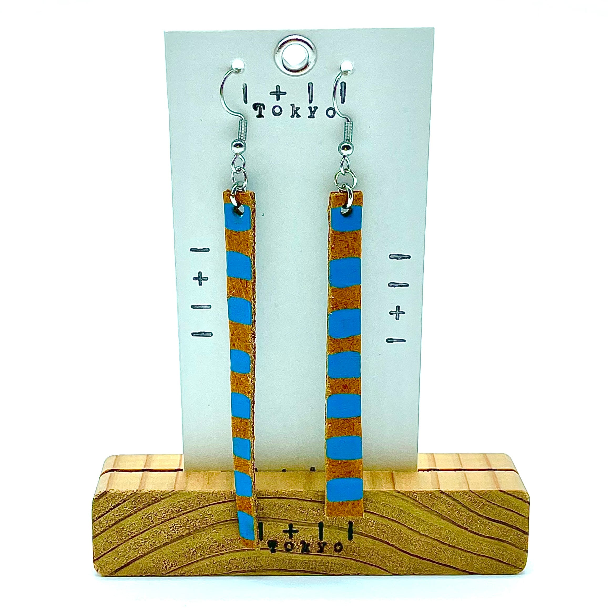 革ピアス　しましまどうぶつのシッポ　 本革