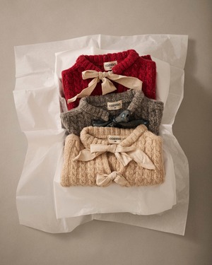 ＜COZMO＞ケーブルニット カーディガン Cardigan Martinique（Stone Tweed）