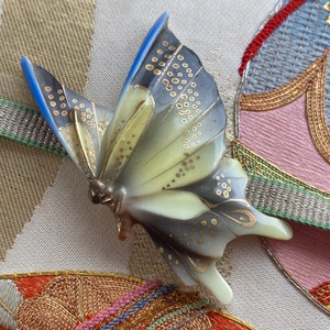 アンティーク　有田磁器　蝶々の帯留め