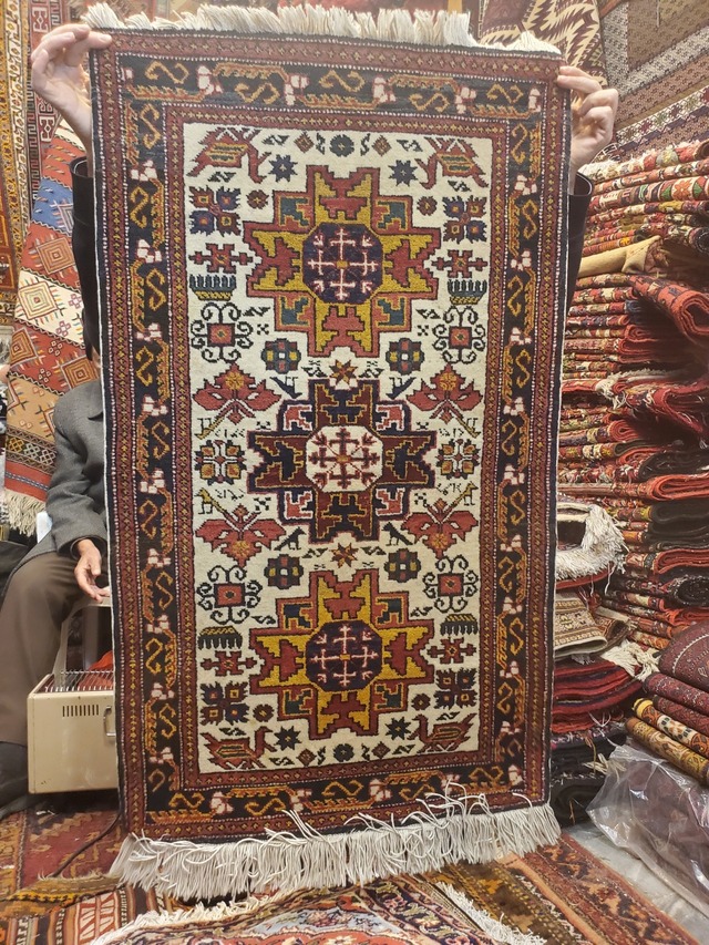 絨毯クエスト50【No.37】 ※現在、こちらの商品はイランに置いてあります。ご希望の方は先ずは在庫のご確認をお願いします。